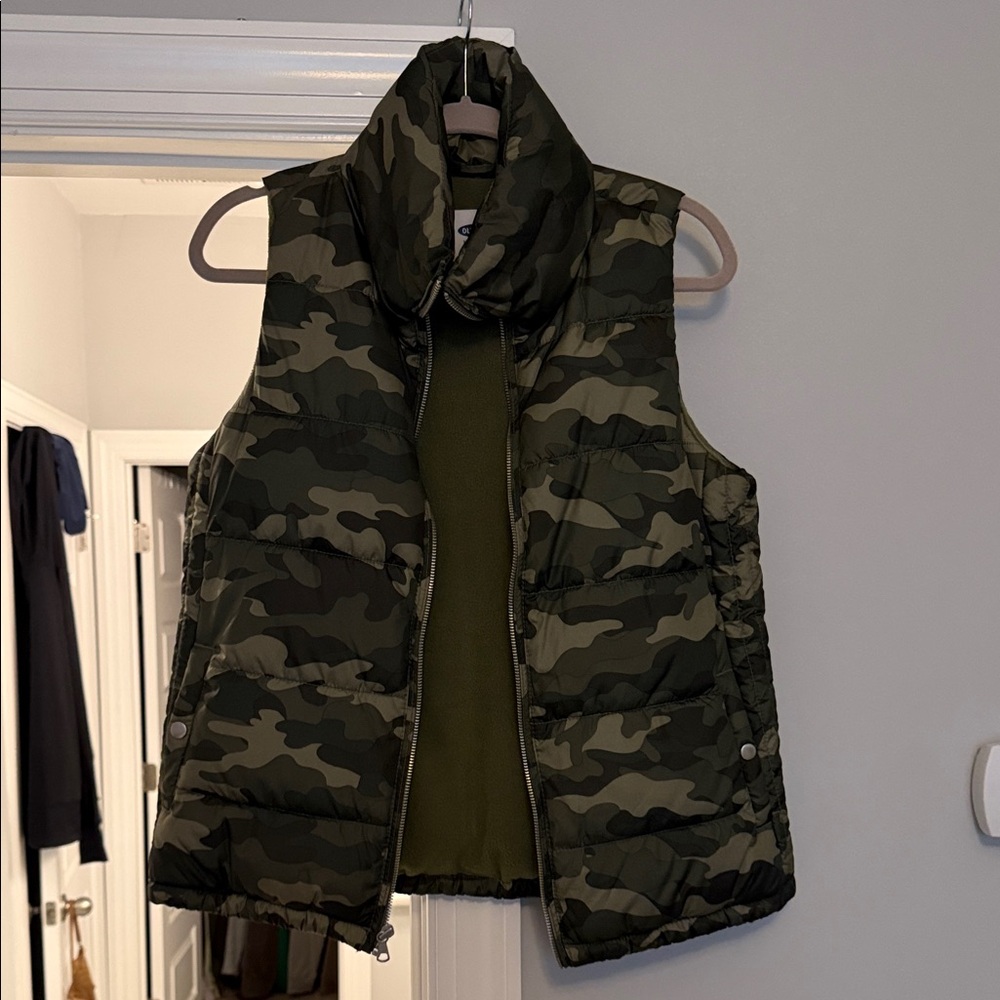 Old Navy Camouflage Puffer Vest